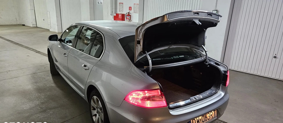 Skoda Superb cena 29900 przebieg: 308000, rok produkcji 2013 z Wrocław małe 172